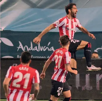  ?? AFP ?? Che bomber L’esultanza di Raul Garcia, 34 anni, leader dell’Athletic, ieri a doppietta contro il Real Madrid