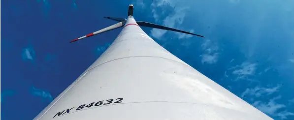  ?? Archivfoto: Marcus Merk ?? Die Windräder der aktuellen Generation werden bis zu 250 Meter hoch (bis zur Spitze der Rotoren gemessen). Das Windrad auf diesem Bild ist rund 200 Meter hoch.