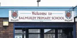  ?? ?? EMERGENCY Dozens of pupils fell ill at Balmuildy Primary School