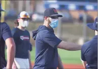  ?? Dave Stewart / Hearst Connecticu­t Media ?? Brien McMahon baseball coach Steve Buckett talks to his players during the first week of pitchers and catchers for the preseason at BMHS on March 23.