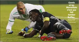  ??  ?? Gomis et les Marseillai­s n’ont pas fait tomber Ruffier. (Photo PQR/ La Provence)