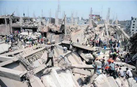  ?? A F P/G E T TY I M AG E S/ F I L E S ?? Families of Bangladesh textile workers killed in the Rana Plaza factory collapse started submitting compensati­on claims on Monday.