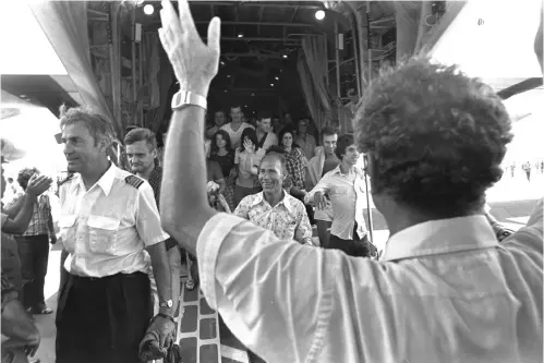  ?? (Moshe Milner/GPO) (Nati Shohat/Flash90) (Edi Israel/Flash90) ?? THEN-DEPUTY PRIME MINISTER Yigal Allon (back to camera) welcomes the returning hostages. At left: Captain Michel Bacos, Air France, who heroically refused to abandon passengers.
Below from left:
A REPRODUCTI­ON photograph of the late Yoni Netanyahu, killed while leading the rescue raid.
PRIME MINISTER Benjamin Netanyahu strides out of a plane used in the rescue raid, during a visit to Hatzerim Air base near Beersheba in 2009.