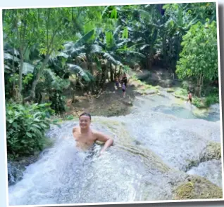  ??  ?? ENJOYING daily baths in natural tubs in Fetam Klego isn't a bad idea