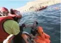  ?? PICTURE: REUTERS ?? DESPERATE: Lifeguards from the non-government­al organisati­on Proactiva Open Arms conduct a rescue drill at Valletta, Malta.