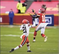  ?? Jeff Roberson / Associated Press ?? Chiefs wide receiver Tyreek Hill catches a pass over Browns cornerback Denzel Ward on Sunday.