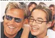  ??  ?? Küblböck 2003 mit seinem zeitweilig­en Mentor Dieter Bohlen.