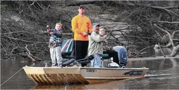  ?? Shannon Tompkins photos / Houston Chronicle ?? This Memorial Day weekend looks promising for angling families headed to the water on what traditiona­lly is the kickoff of summer fishing season and one of the biggest boating/fishing weekends of the year.