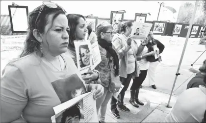  ?? Foto Francisco Olvera ?? Protesta de familiares de desapareci­dos, realizada frente al Senado el 10 de febrero pasado