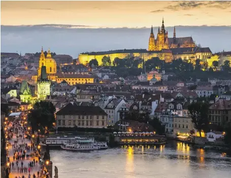  ?? Bild: SN/TRAVELWITN­ESS - FOTOLIA ?? In Osteuropa war nicht alles Gold, was glänzte – auch nicht in Prag.