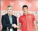  ?? FOTO: EFE ?? El ‘presi’ Urrutia, con Ander Capa