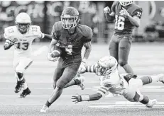  ?? Michael Wyke / Contributo­r ?? The Woodlands’ PJ Villarreal (4) slips by Oak Ridge’s D.J. Hurd (22) to score a touchdown in Shenandoah on Friday night.