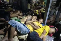  ?? AFP FOTO ?? CRAMPED. This photo taken on July 27, 2017 shows inmates sleeping in a cramped detention cell in Quezon City.