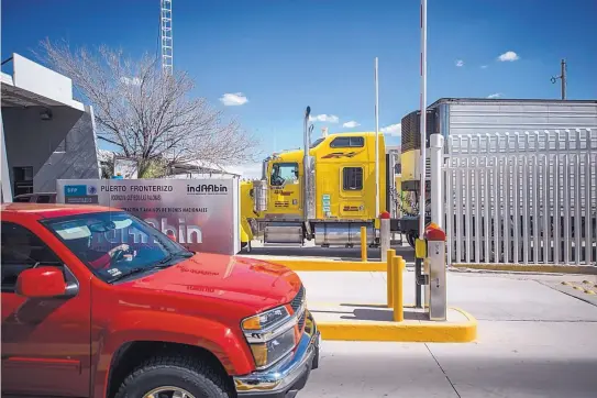  ?? BY LAUREN VILLAGRAN ?? ROBERTO E. ROSALES/JOURNAL Traffic flows between Columbus, on the New Mexico side of the border, and Palomas in Mexico. The federal government’s investment in a new port of entry is expected to boost cross-border trade at a time when the U.S.-Mexico...