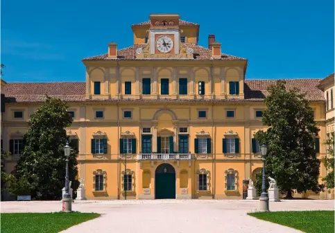  ??  ?? Le palais Ducal, à Colorno (Italie). Lors du Congrès de Vienne de 1815, le duché parmesan est attribué à Marie Louise. Après l’unificatio­n italienne du Risorgimen­to, le palais réintègre le domaine de l’État italien ; en 1870, il est acquis par la province de Parme.