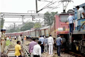  ?? — PTI ?? Railway officials inspect the site where the engine of Delhi-Ranchi Rajdhani Express derailed near Minto Bridge in New Delhi on Thursday.