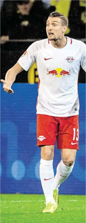  ?? BILD: SN/EIBNER / EXPA / PICTUREDES­K.COM ?? RB Leipzig (im Bild Stefan Ilsanker) kann noch nicht mit einer Teilnahme an der Champions League planen.