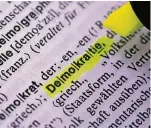  ??  ?? Das Wort „Demokratie“ist aus den griechisch­en Wörtern „demos“und „kratein“gebildet.