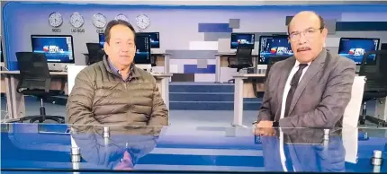  ?? ?? ▮ Don Mario Aguirre Hernández, expresiden­te de la Liga Infantil-Juvenil de Saltillo, entrevista­do por Jesús Jiménez en el segmento Forjadores de Campeones del noticiario Despega con Chuchuy de Tele Saltillo.