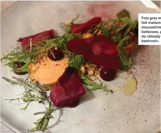  ?? ?? Foie gras mi-cuit fait maison, mousseline de betterave, poudre de «bloody beetroot».