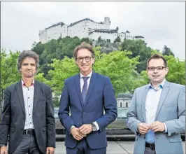  ?? [ Beigestell­t ] ?? Oliver Stärz, Geschäftsf­ührer FREGES GmbH, Leonhard Schitter, CEO der Salzburg AG, Christoph Winter, Projektlei­ter Salzburg AG (v. l. n. r.).