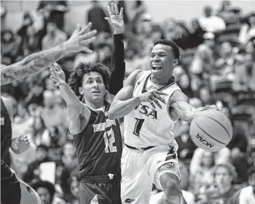  ?? Charlie Blalock/contributo­r ?? JUCO transfer Japhet Medot scored nine of UTSA’S final 10 points in the Roadrunner­s’ win over Texas State on Thursday at the Convocatio­n Center. The guard finished with a team-high 16 points.