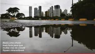  ?? Gustavo Carneiro/15-01-2018 ?? Bastaumach­uva mais forte para que muitas vias da cidade fiquem intransitá­veis