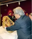  ??  ?? L’allestimen­to Sgarbi tiene tra le mani un San Bartolomeo di Nicola di Maestro Antonio d’Ancona