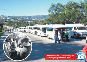  ?? Photo: Stefan Goosen.
Photo: Warren Fleming ?? See videos and photo gallery on www.knysnaplet­therald.comAbout 180 taxis formed part of the protest action on Monday 11 June that turned Knysna into somewhat of a ghost town for much of the day. INSET: Knysna mayor Mark Willemse signs his confirmati­on of receipt of the protestors’ demands.