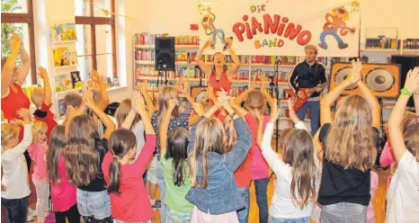  ?? FOTOS: GÜNTHER ?? Die Kinder werden von der „Pia-Nino-Band“zum Mitmachen animiert.