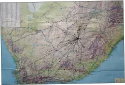  ??  ?? BO: My jagkaart. By party van die kolletjies kan seker al 20x of 30x bygesit word. HOOFFOTO: Aandete in Namibië naby Grünau: Hier het ek vir die eerste keer ’n vuur aangesteek met ’n bossie, genaamd boesmanker­s.