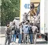  ??  ?? TARGETS Migrants on lorry