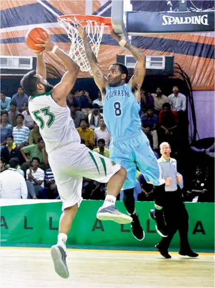  ??  ?? Vishesh Bhruguwans­hi from Bengaluru Beast dives to the basket against Tevin Kelly from Hyderabad Sky during the match 15 of the UBA Pro Basketball League Season 4 at the Satyabhama University.