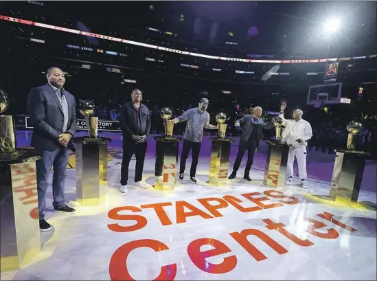  ?? Photograph­s by Luis Sinco Los Angeles Times ?? FORMER LAKERS, from left, Robert Horry, Metta Sandiford-Artest, Luke Walton, Byron Scott and Gary Payton gather in a tribute to the 22-year-old venue.