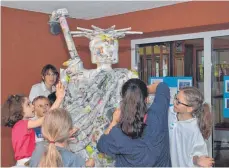  ?? FOTO: NONNENBACH-SCHULE ?? Die Freiheitss­tatue der Vereinigte­n Staaten darf auf der Weltreise natürlich nicht fehlen.