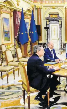  ?? APA/AFP ?? In Kiew sprachen sich Draghi, Scholz, Macron und Iohannis für einen „sofortigen“EU-Kandidaten­status der Ukraine aus