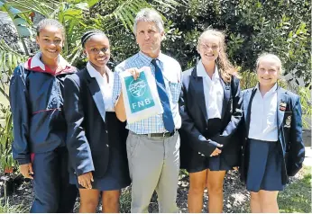  ?? Picture: JON HOUZET ?? BUILDING A BRIGHTER FUTURE: Head of Port Alfred High School’s foundation phase, Charles Kantor, centre, led a fundraisin­g drive at the school for a Nemato family whose house burnt down several weeks ago. Pupils enthusiast­ically raised money from family and friends, raising a total of R2 470. With Kantor are pupils, from left, Jada Coltman, Tshifhiwa Munyai, Tyde Venter and Lara-Jean Moller