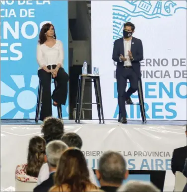  ?? PRENSA GOBERNACIó­N ?? CAMBIOS. CFK se desentiend­e de los ruidos que hacen en Kicillof los nuevos ministros bonaerense­s.