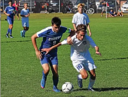  ?? BY NICK TOPPING- NTOPPING@DIGITALFIR­STMEDIA.COM ?? Saratoga's Ben Leombruno and La Salle's Ethan Trembley battle for the ball during Saratoga's 1-0 overtime win on Saturday.