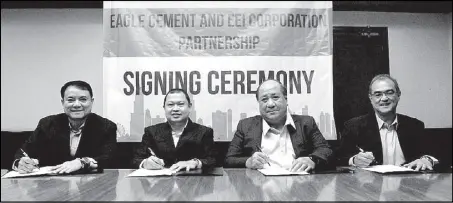  ??  ?? BUILDING MORE TOGETHER:
Eagle Cement and EEI Corp. team up for an expanded partnershi­p. Shown in photo during the signing ceremony are (from left): Ed Uy, Eagle vice president for sales and marketing; Manny Teng, chief operating officer and general...