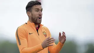  ??  ?? Discusso Kevin Strootman, 28 anni, mezzala della Roma e della nazionale olandese