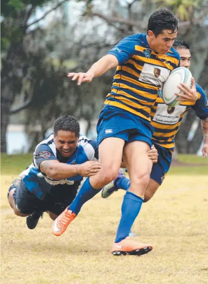  ??  ?? Helensvale centre Chan Paku tries to bring down the Gold Coast Eagles’ John Ward. Picture: MIKE BATTERHAM