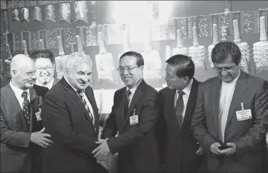  ?? ZOU HONG / CHINA DAILY ?? Zhang Yesui, Party secretary of the Ministry of Foreign Affairs (second from right); Jiang Chaoliang, Party secretary of Hubei province (center); and Andrey Denisov, Russian ambassador to China (third from left), attend a promotion event for the province in Beijing on Thursday.