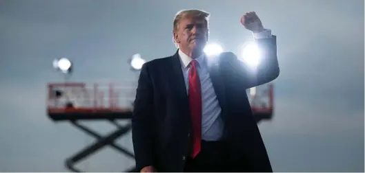  ?? GEtty IMaGES ?? ‘WE ARE PREVAILING’: President Trump stumps at Ocala Internatio­nal Airport in Macon, Georgia, on Friday night.