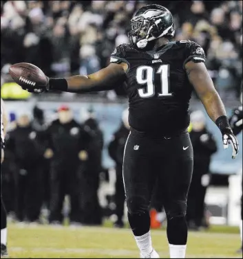  ?? Chris Szagola The Associated Press ?? Eagles tackle Fletcher Cox is part of a defensive line capable of putting heavy pressure on a quarterbac­k — and Philadelph­ia will need to against Patriots QB Tom Brady.