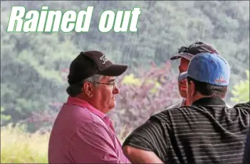  ?? Photos by Kevin Hoffman/the Mercury ?? Heavy rains dampened spirits at the Dick Vermeil Invitation­al Golf outing at Rivercrest Country Club in Phoenixvil­le Tuesday.