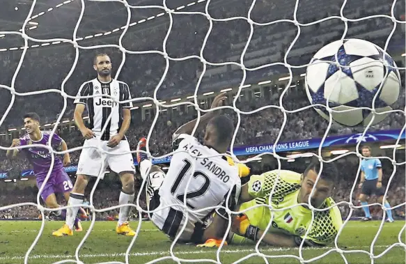  ??  ?? SENTENCIA. Marco Asensio fue el encargado de sentenciar el triunfo del Real Madrid ante Juventus.