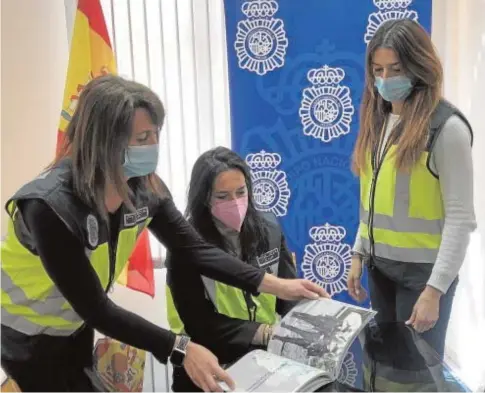  ?? // ABC ?? Policías de la Unidad de Familia y Menores de Málaga