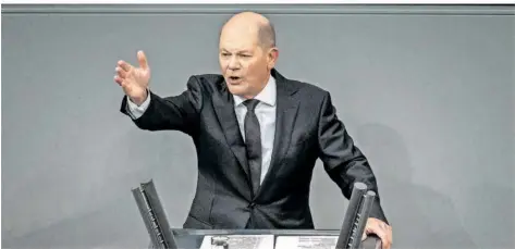  ?? FOTO: MICHAEL KAPPELER/DPA ?? Bundeskanz­ler Olaf Scholz (SPD) stellt sich im Bundestag Fragen zu Taurus – und anderen Themen.