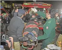  ?? —AFP ?? LAHORE: Pakistani policemen move an injured victim from a blast site into a vehicle after a powerful explosion in Lahore yesterday.